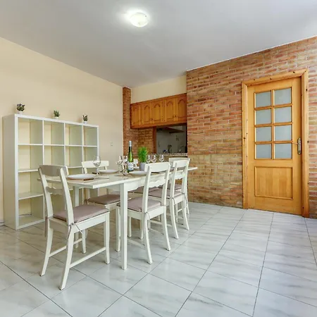 Great With View Apartment Roses